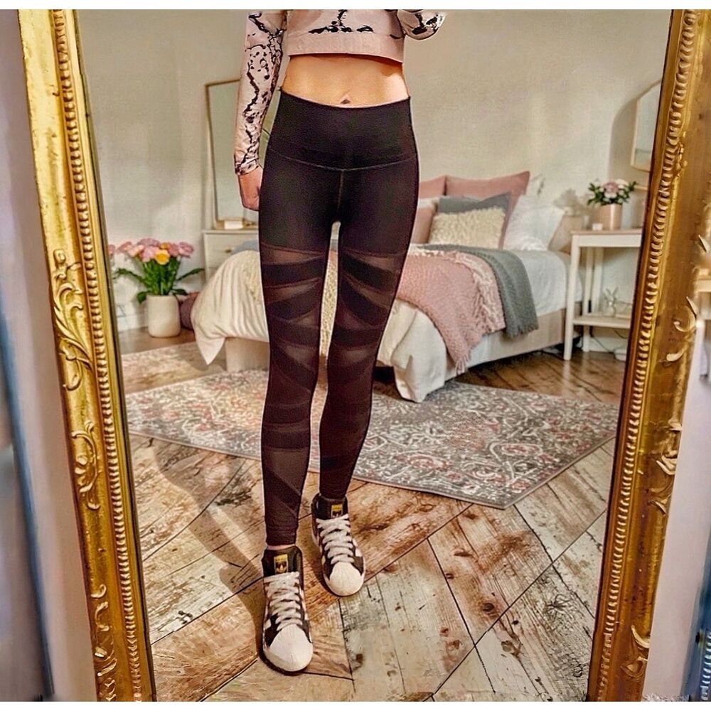 EUC Rare LULULEMON High Times Pant Tech Mesh Desert Snake Deep Coal Black Size 6 - Picture 4 of 9